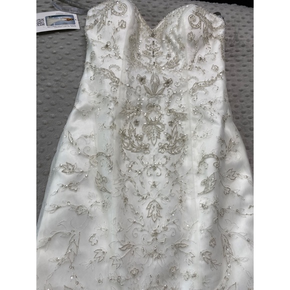 New WEDDING DRESS - Picture 8 of 16